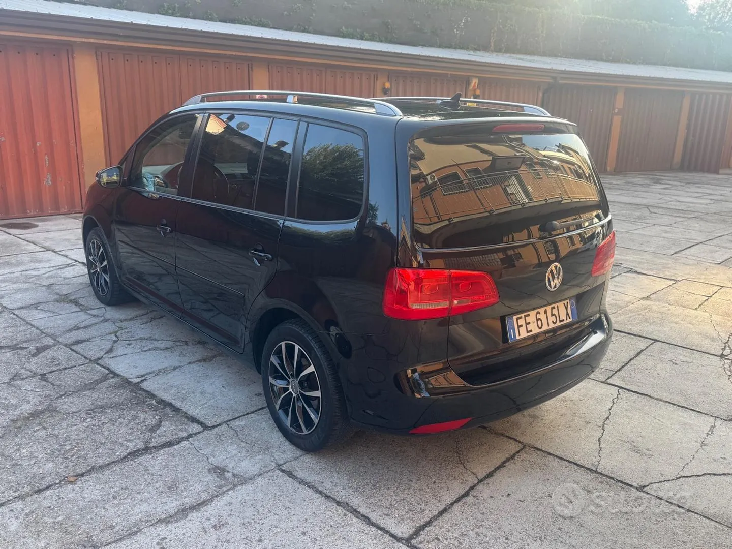 Volkswagen Touran 2011 photo 4