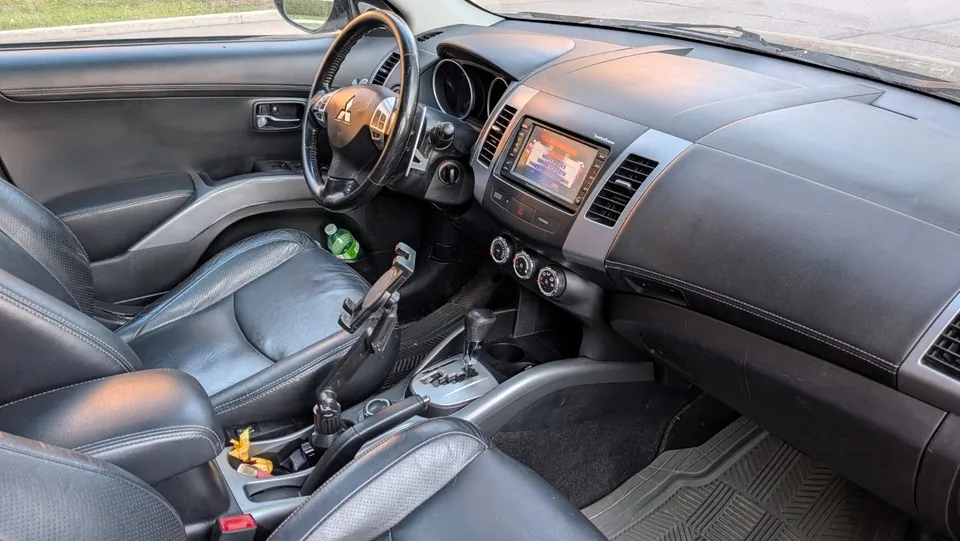 Mitsubishi Outlander 2010 photo 5