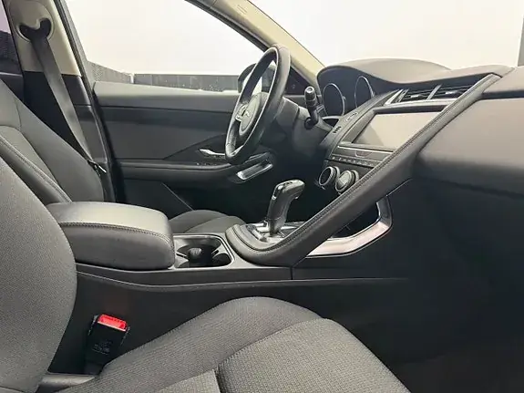 Jaguar E-Pace 2019 photo 5