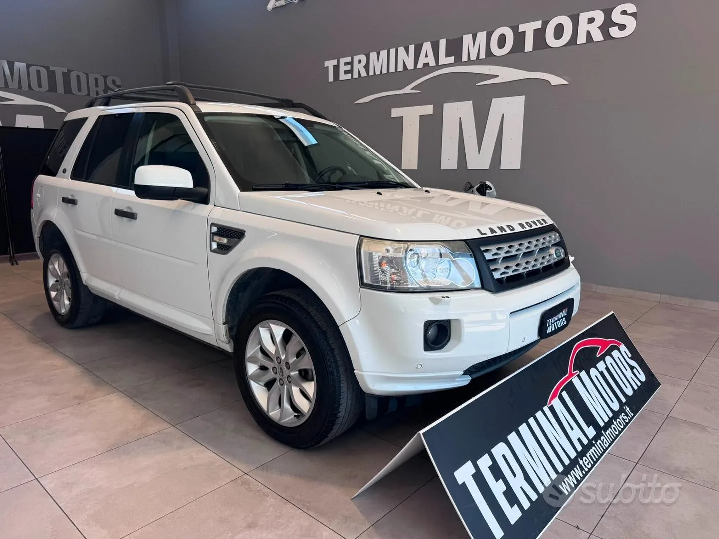 Land Rover Freelander 2010 photo 3