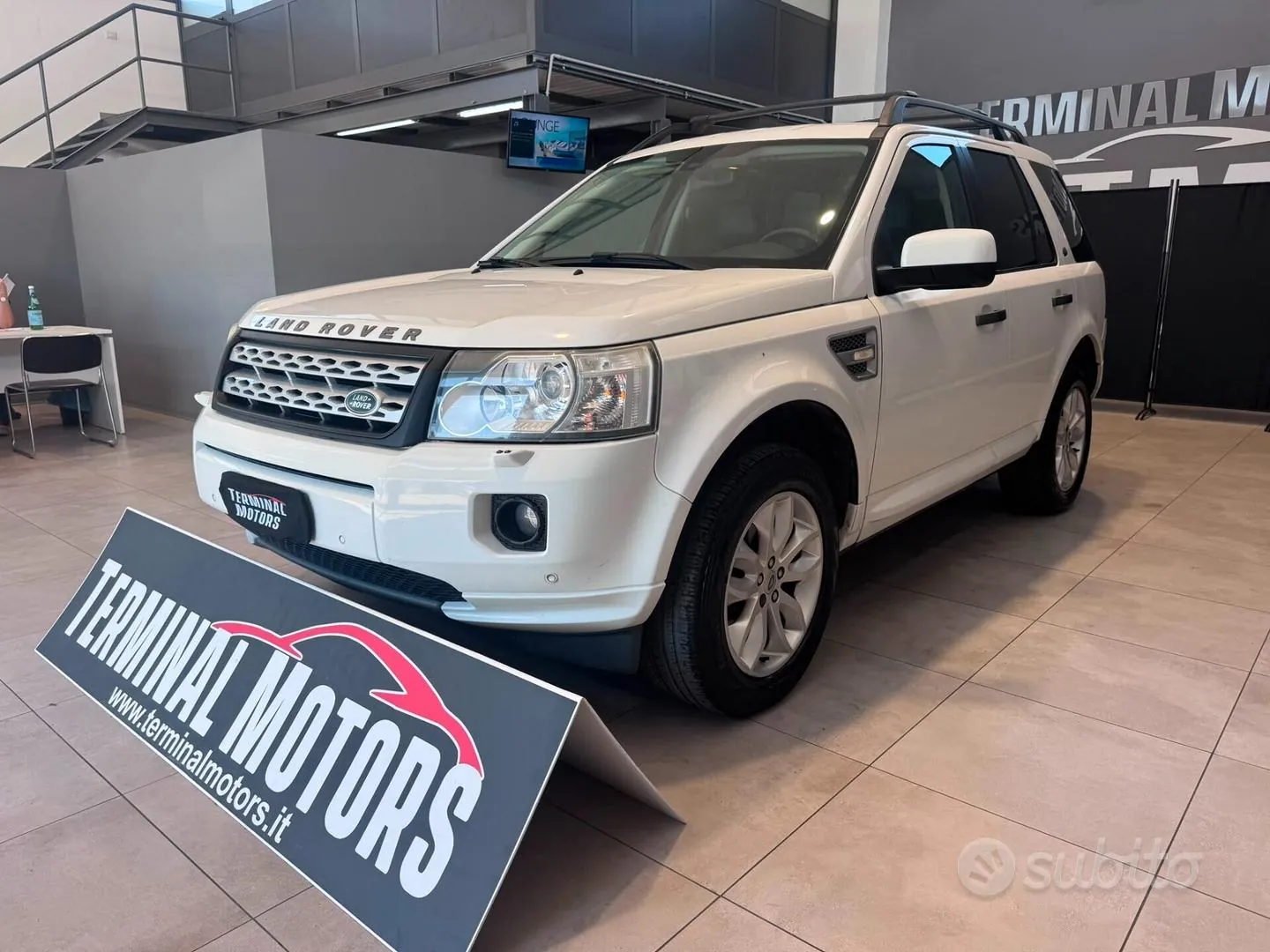 Land Rover Freelander 2010 photo 2