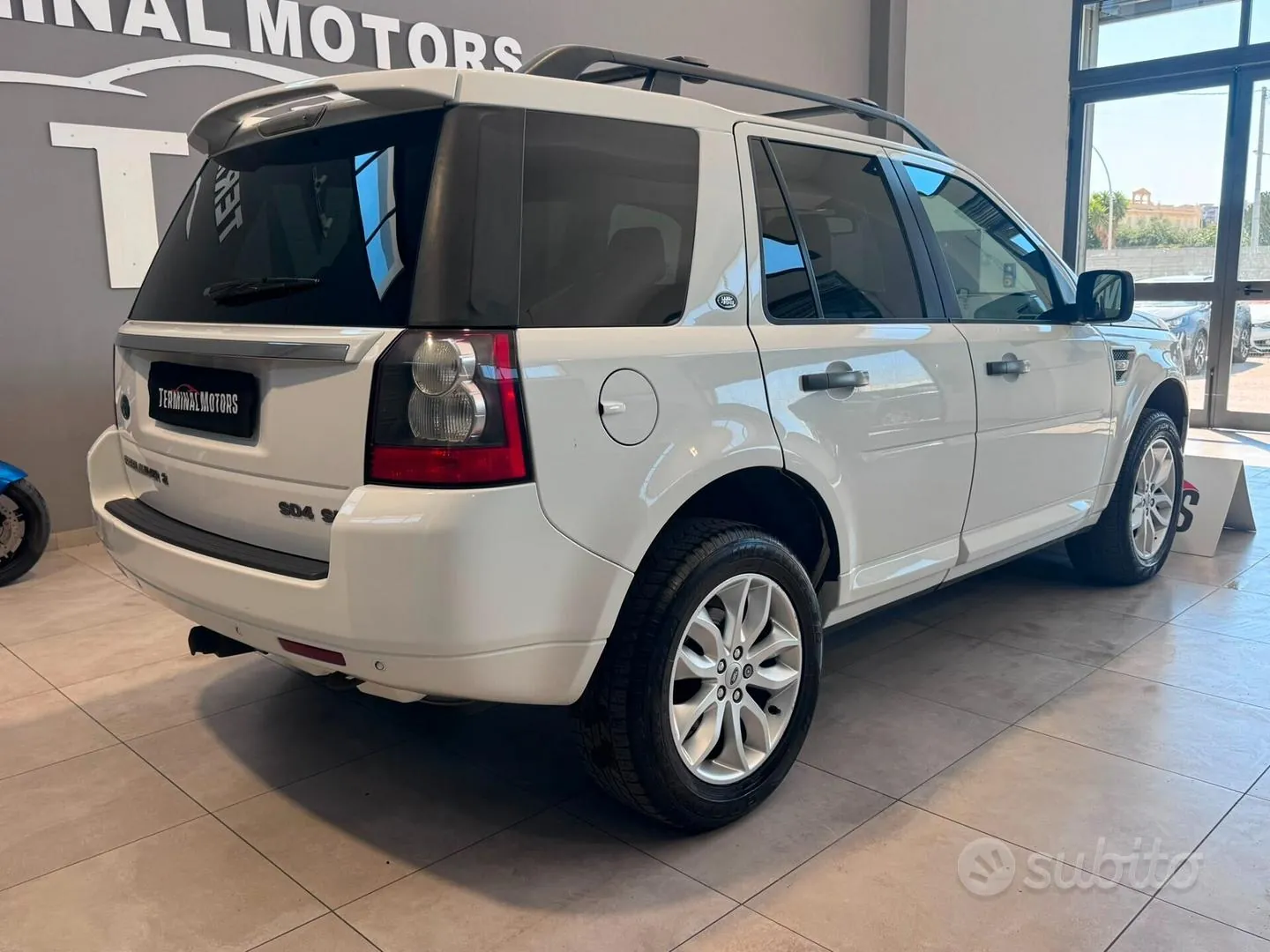 Land Rover Freelander 2010 photo 5