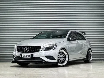 Mercedes-Benz A 180 2013 photo 2