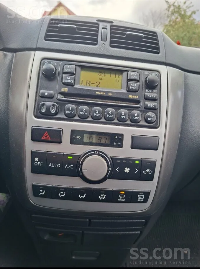 Toyota Avensis Verso 2005 photo 5