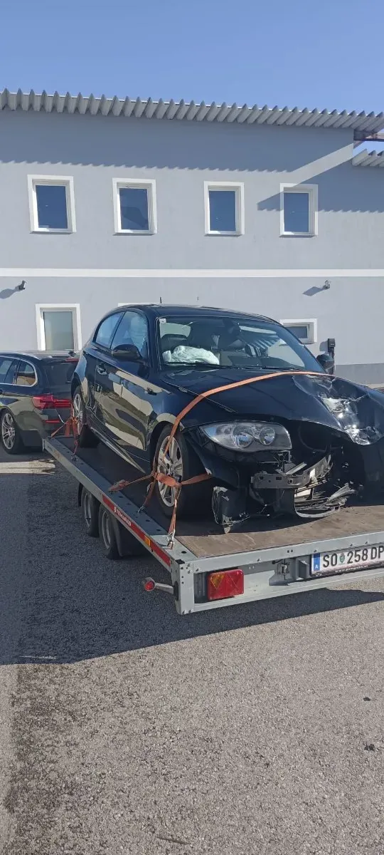 BMW 1 Series 2009 photo 2