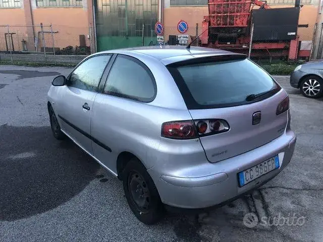 Seat Ibiza 2003 photo 4