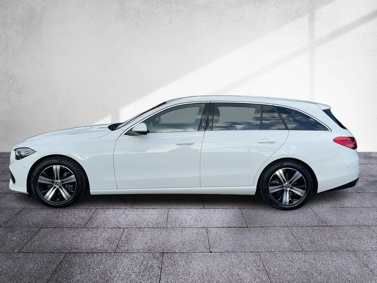 Mercedes-Benz C-Class 2025 photo 3