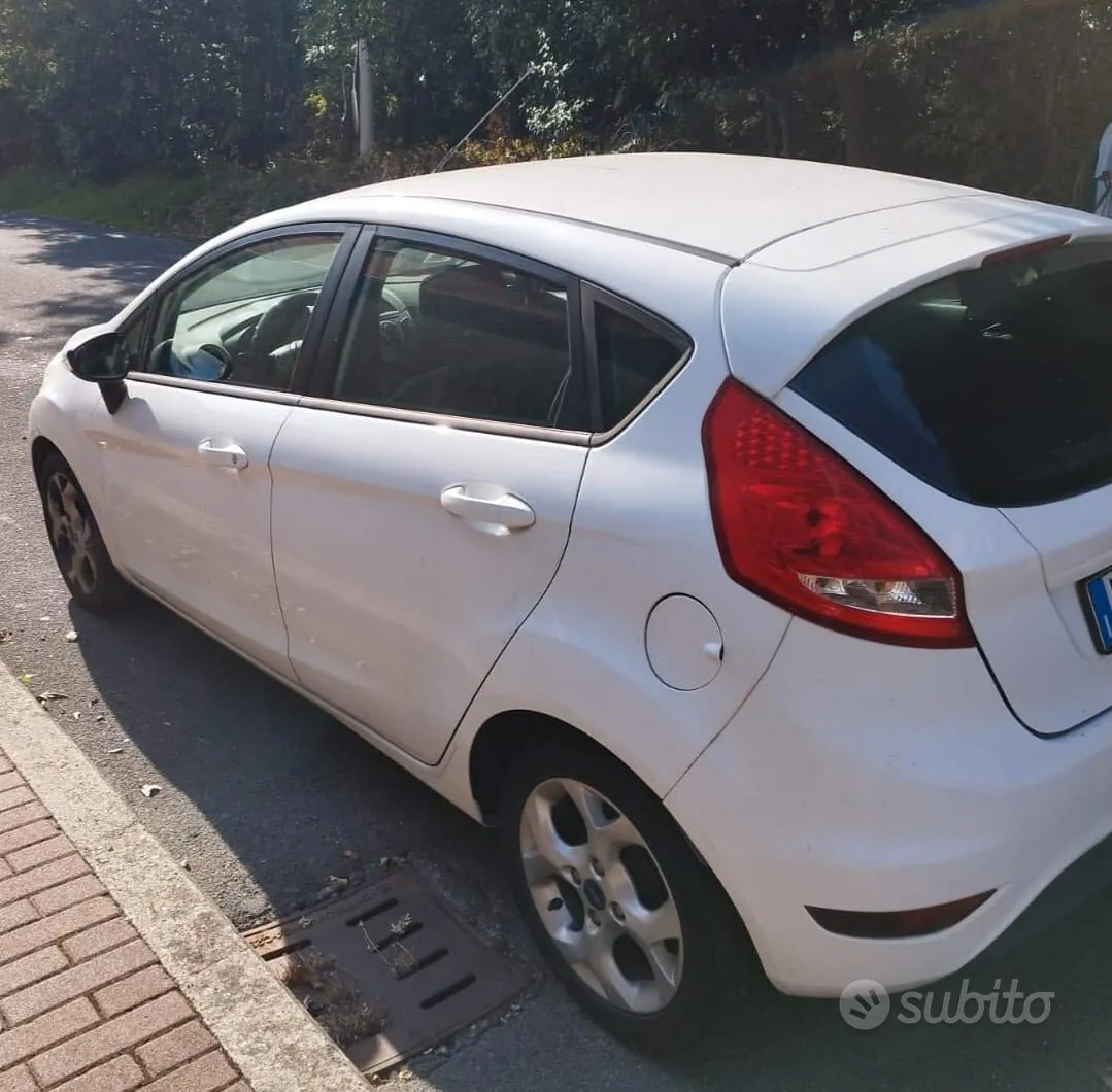 Ford Fiesta 2012 photo 5