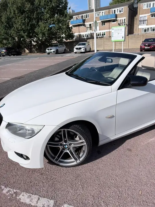 BMW 3 Series 2011 photo 5