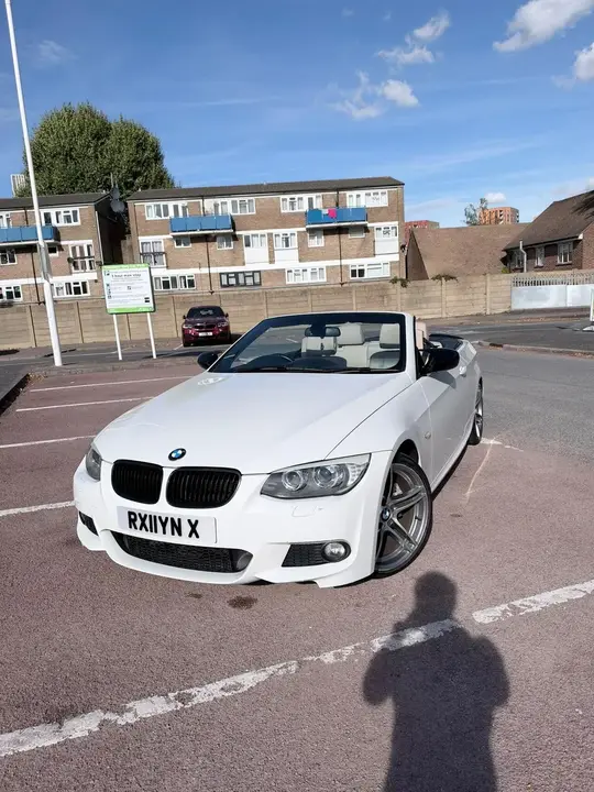 BMW 3 Series 2011 photo 2