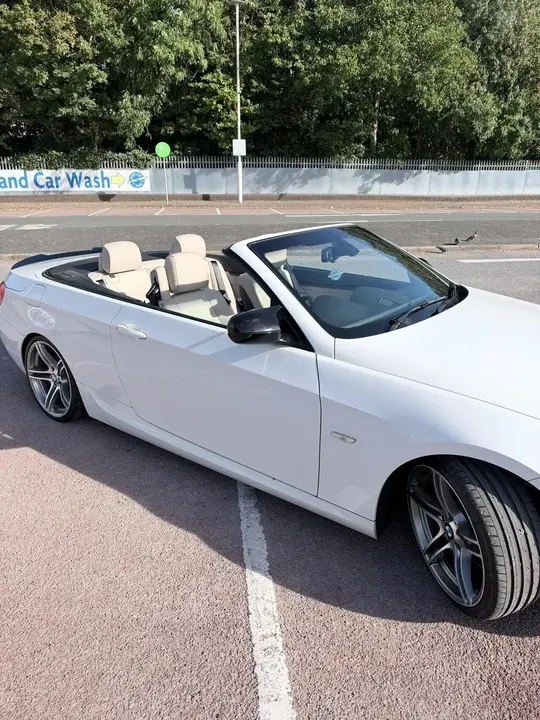 BMW 3 Series 2011 photo 3
