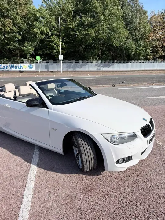 BMW 3 Series 2011 photo 4