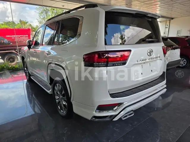 Toyota Land Cruiser 2023 photo 2