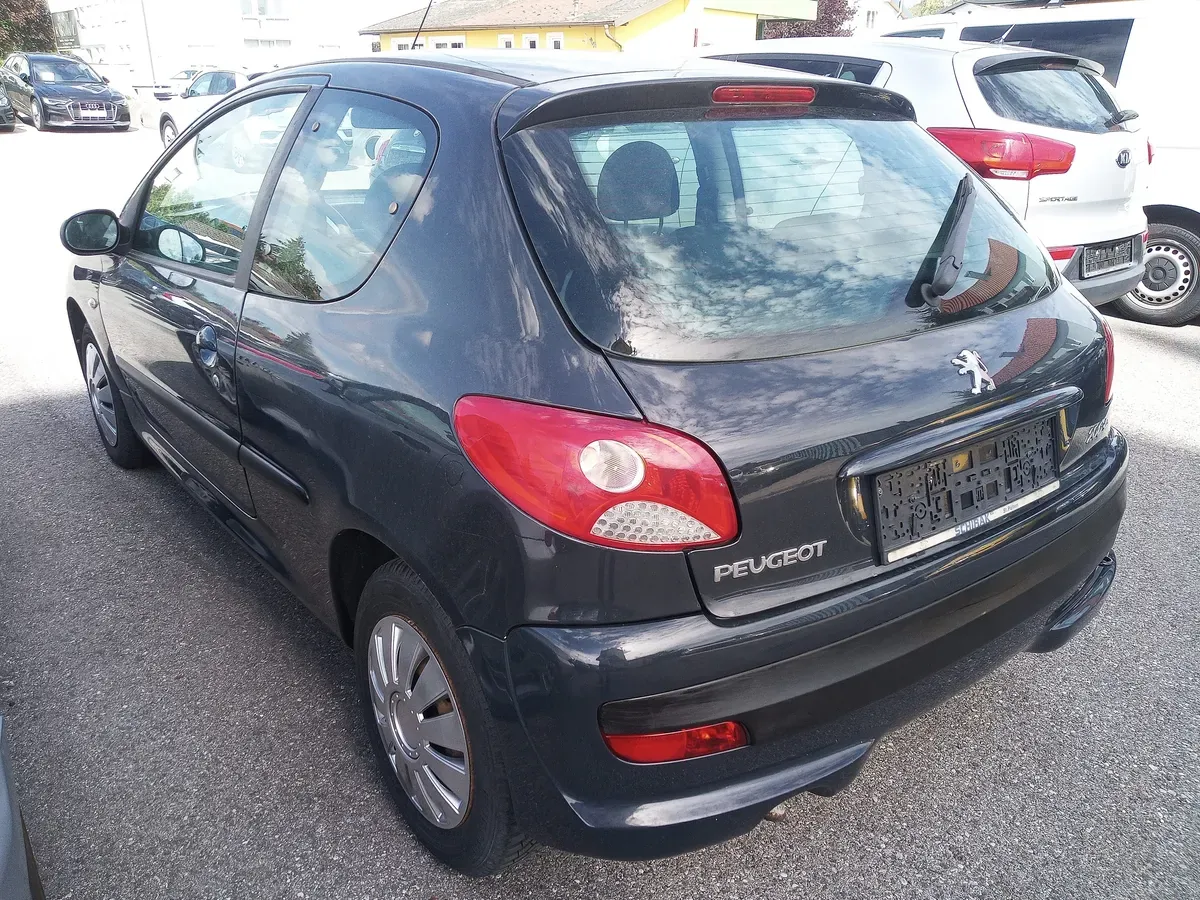 Peugeot 206 2011 photo 2