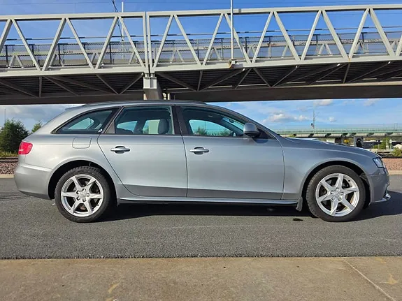 Audi A4 2009 photo 2