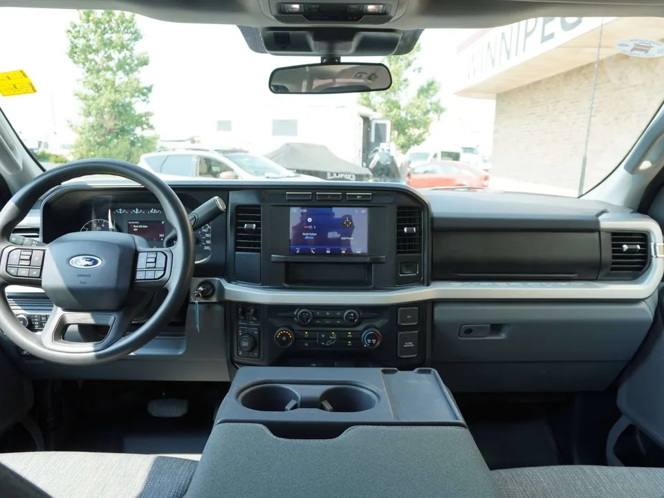Ford F350 2024 photo 2