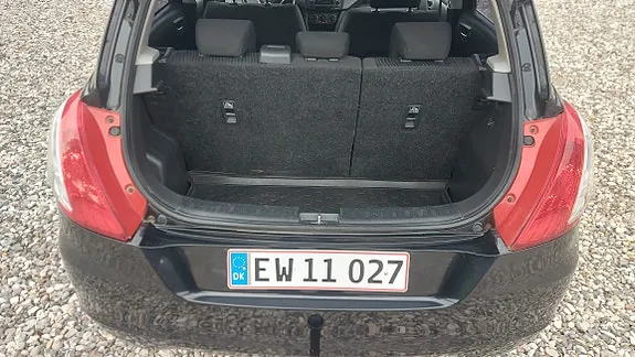 Suzuki Swift 2011 photo 4