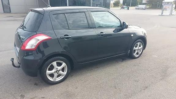 Suzuki Swift 2011 photo 3