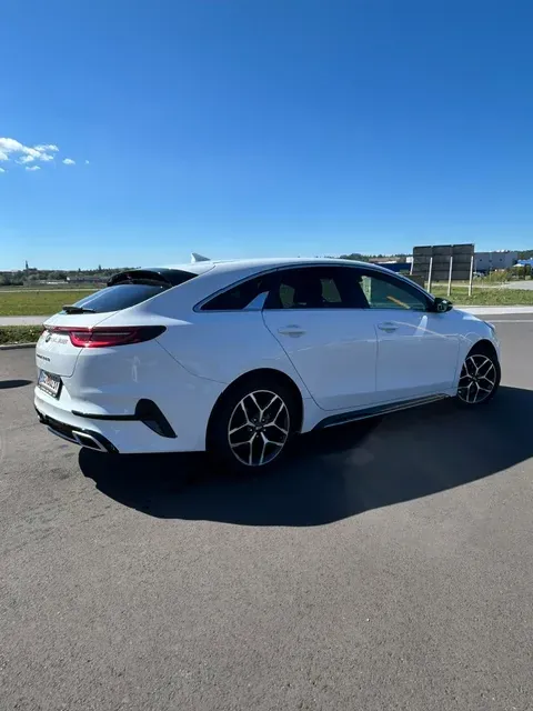 Kia Proceed