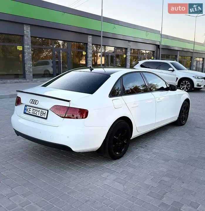 Audi A4 2009 photo 2