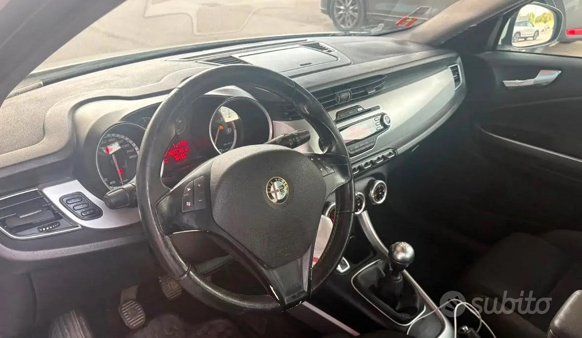 Alfa Romeo Giulietta 2014 photo 3