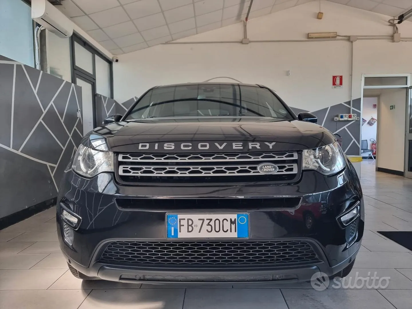 Land Rover Discovery Sport 2015 photo 2