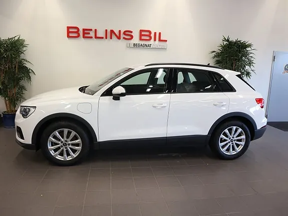 Audi Q3 2023 photo 2