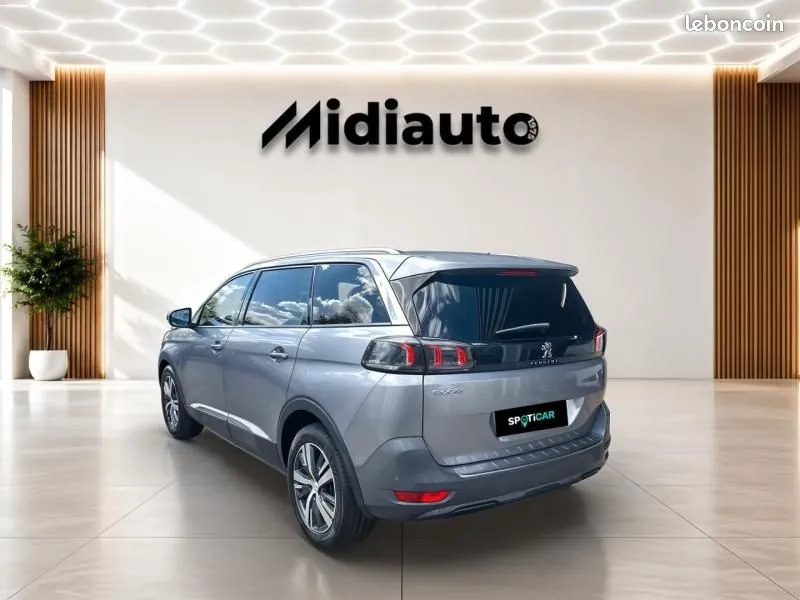 Peugeot 5008 2021 photo 3