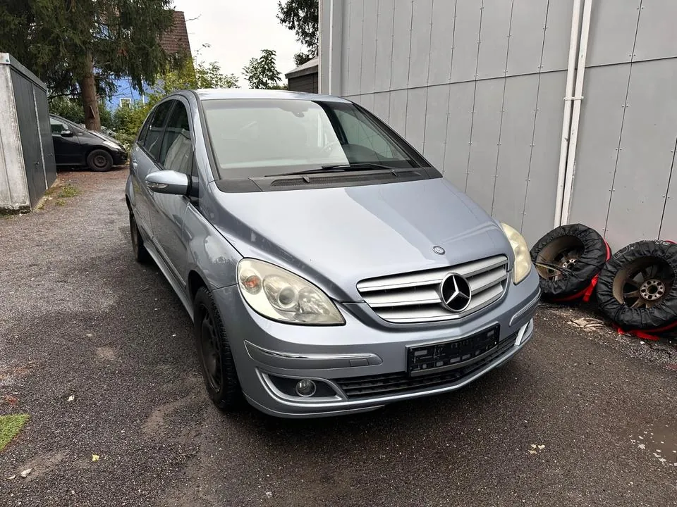 Mercedes-Benz B 200