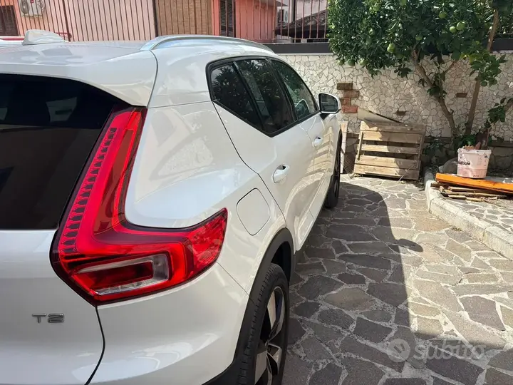 Volvo Xc40 2022 photo 2
