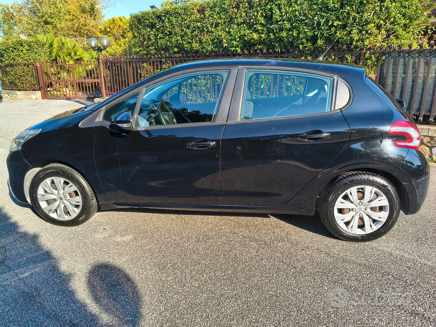 Peugeot 208 2014 photo 4