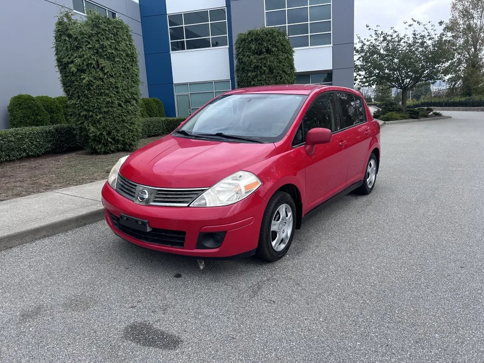 Nissan Versa 2009 photo 2