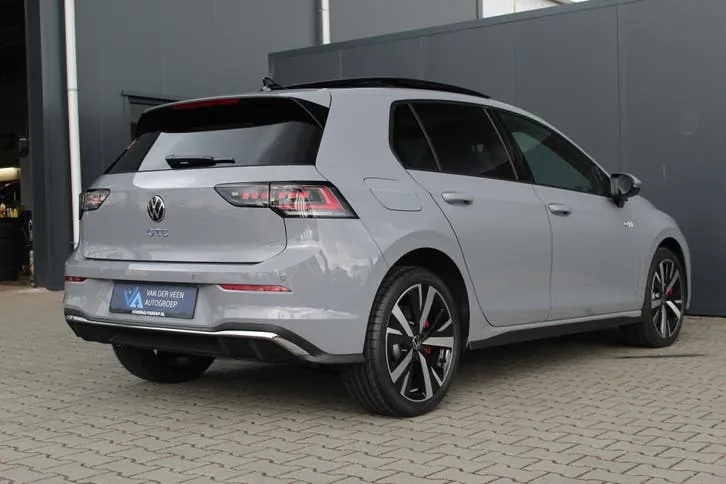 Volkswagen Golf 2025 photo 3