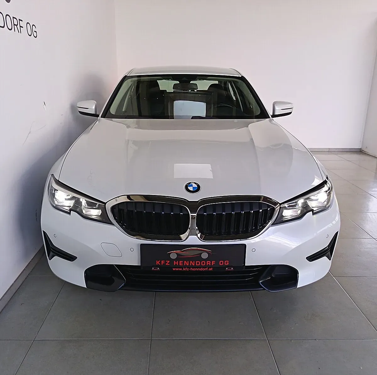 BMW 3 Series 2022 photo 2