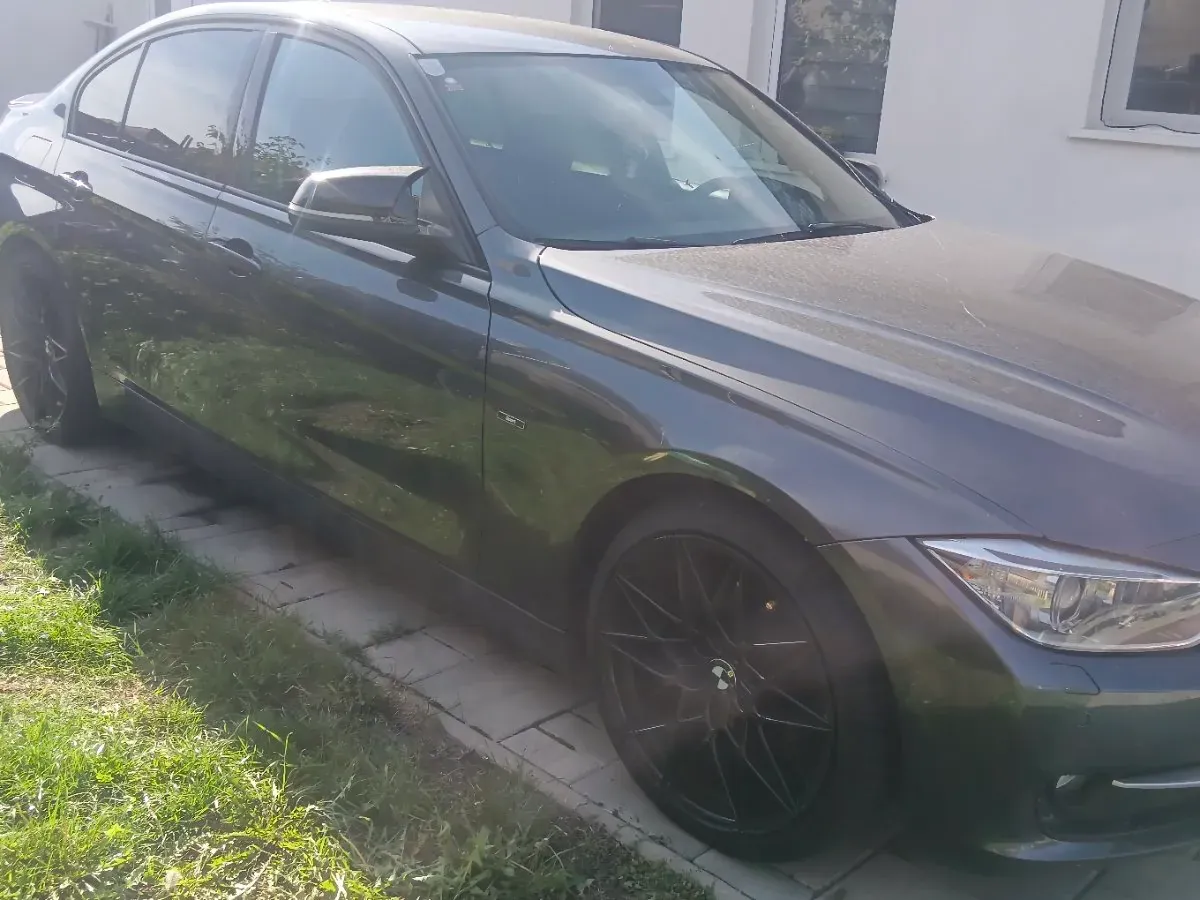 BMW 3 Series 2012 photo 3