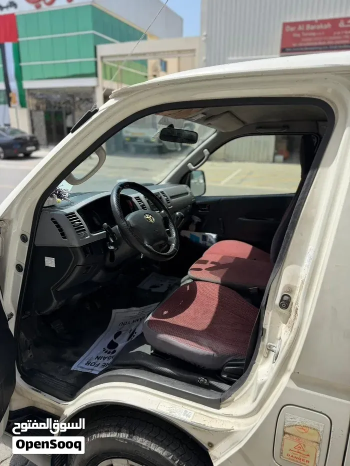 Toyota Hiace 2012 photo 4