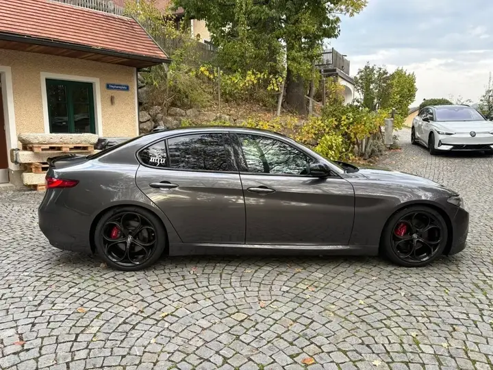 Alfa Romeo Giulia 2022 photo 3