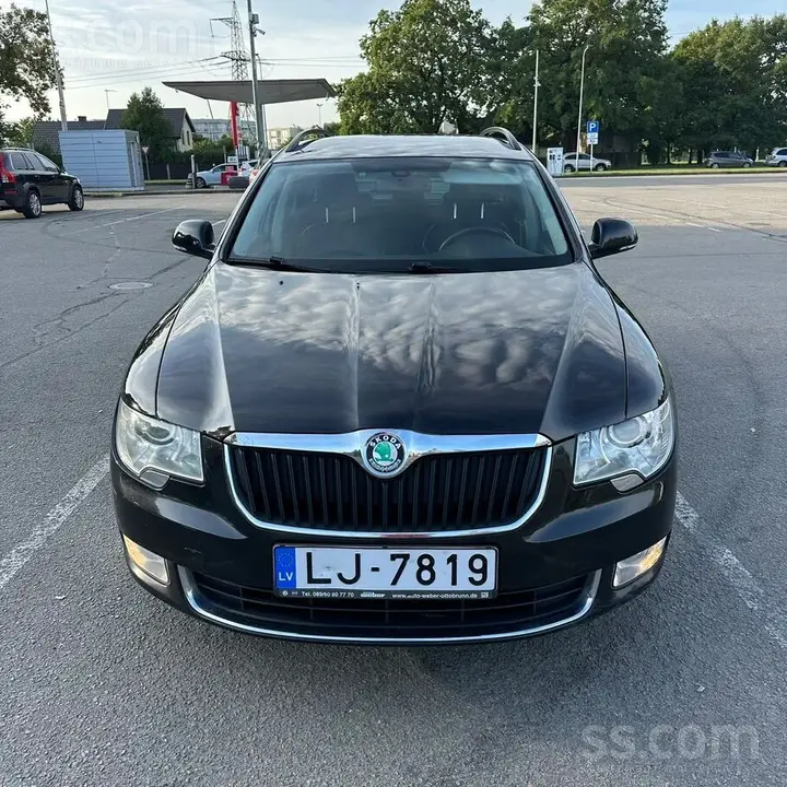 Skoda Superb 2013 photo 2