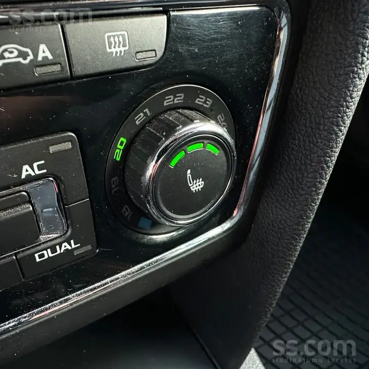 Skoda Superb 2013 photo 3