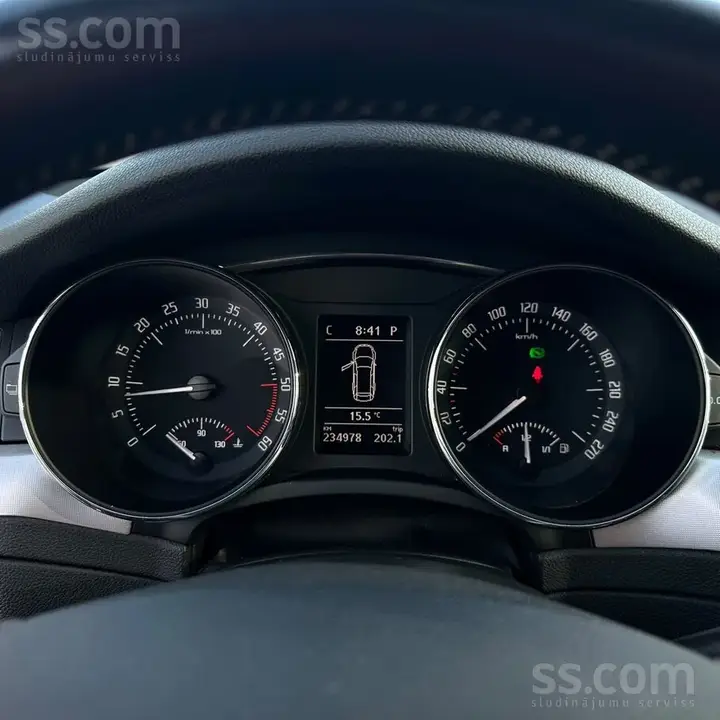 Skoda Superb 2013 photo 5