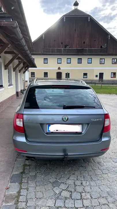 Skoda Superb 2012 photo 3