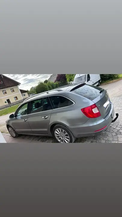 Skoda Superb 2012 photo 2