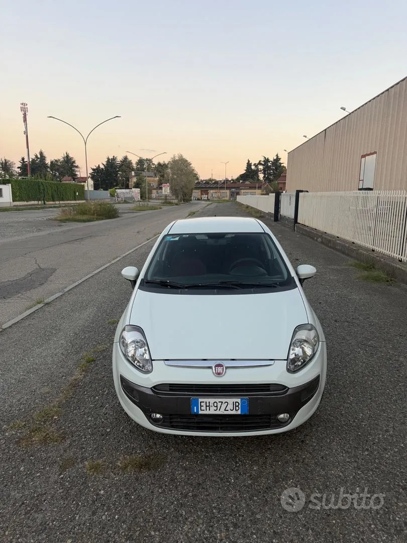Fiat Punto Evo 2012 photo 2