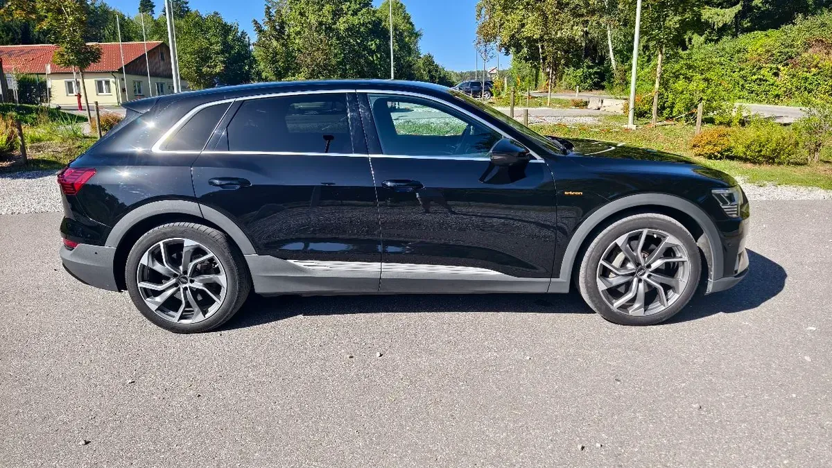 Audi E-Tron 2022 photo 2