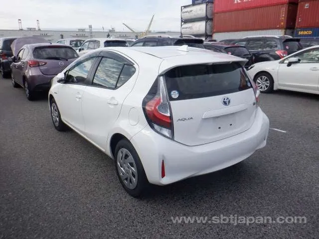 Toyota Aqua L 2018 photo 3