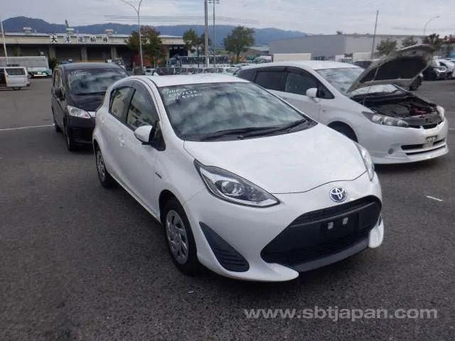 Toyota Aqua L