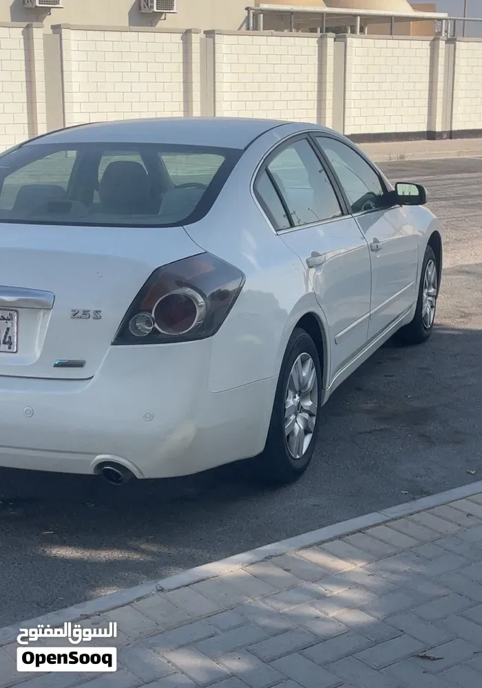 Nissan Altima 2012 photo 2