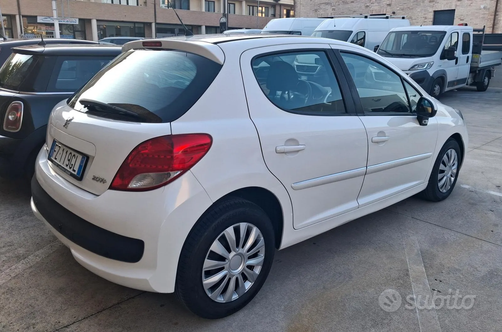 Peugeot 207 2013 photo 3