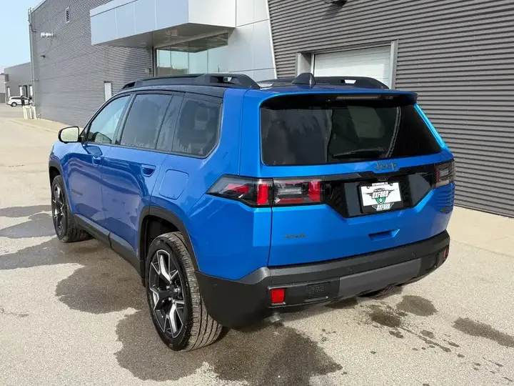 Jeep Cherokee 2026 photo 4