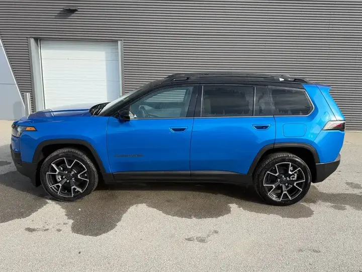 Jeep Cherokee 2026 photo 3